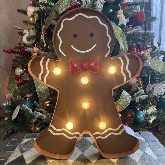 New Light-Up Gingerbread Man
Christmas Holiday Figurine
Centerpiece - Picture 3 of 4